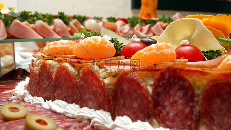 酸汤火锅与番茄锅底：一场火锅底料的味觉对决